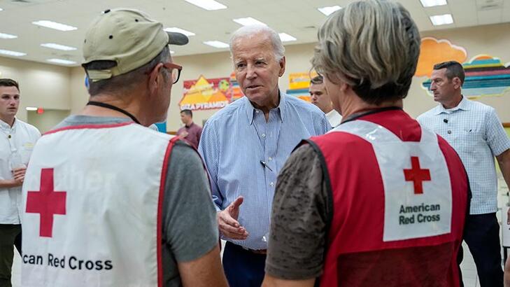 Biden Florida daki kasırgadan etkilenen aileleri ziyaret etti