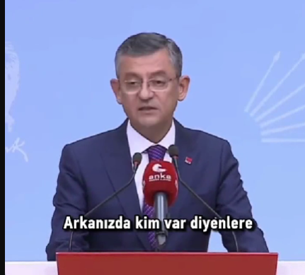 CHP Genel Başkanlığı için adaylığını açıklayan Özgür Özelden video Arkanızda kim var diyenlere