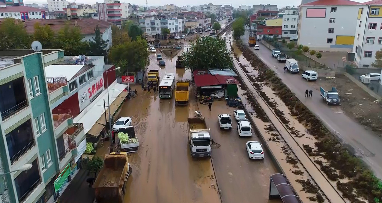 Batmanda selzedelerin yaraları sarılıyor