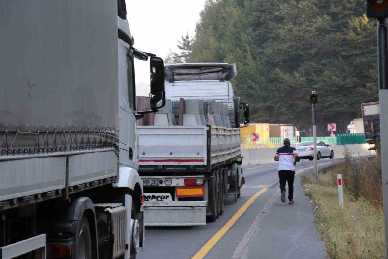 Bolu Dağında trafik durma noktasına geldi