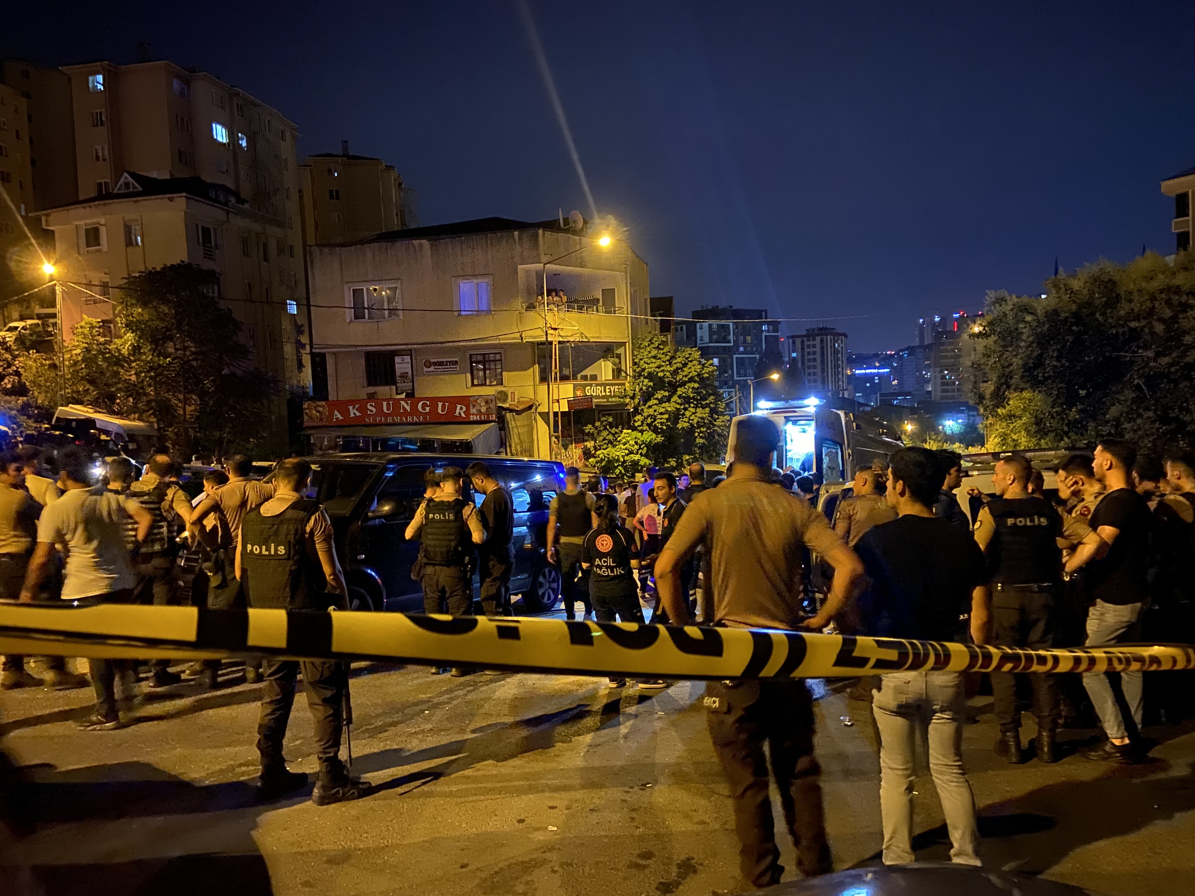 Kağıthane de hareketli dakikalar 2 polisin yaralandığı çatışma kameralara yansıdı