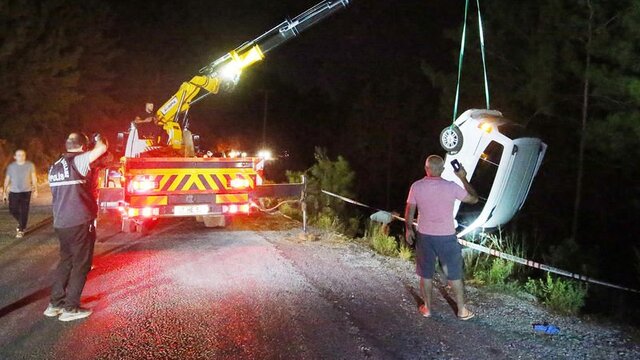 Alanya da uçuruma yuvarlanmış araçta boğazı kesilmiş halde ölü bulundu