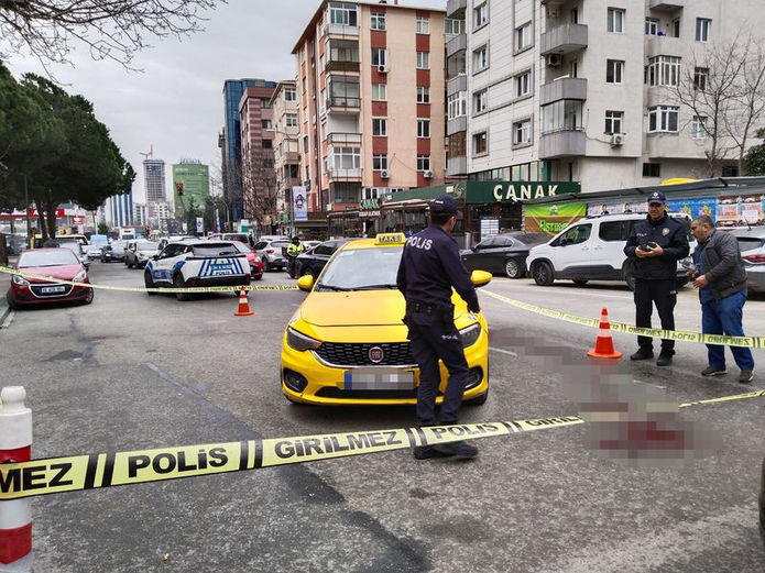 İstanbul'da taksiciyi gasp edip bıçakladılar!