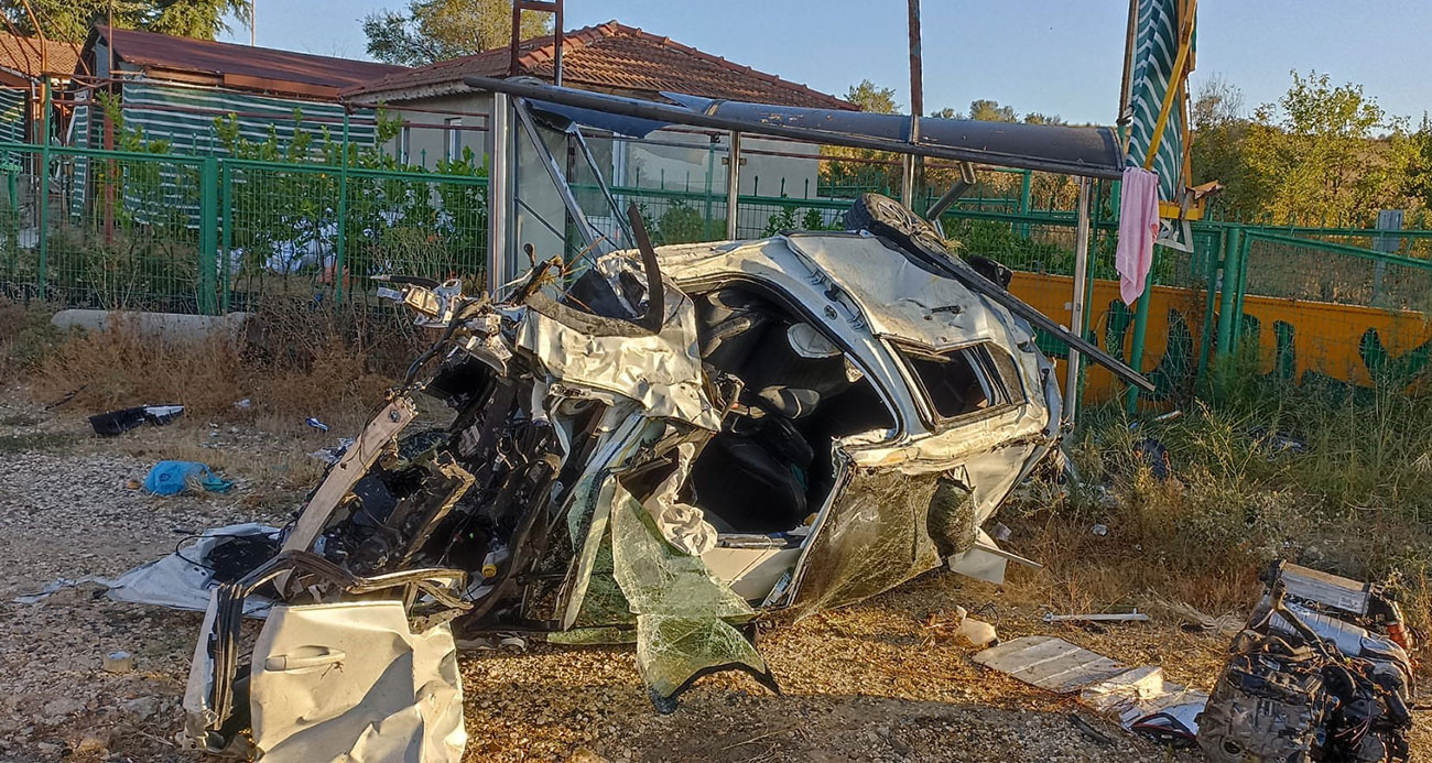 Tekirdağda takla atıp durağa dalan otomobilde 1 ölü 1 ağır yaralı