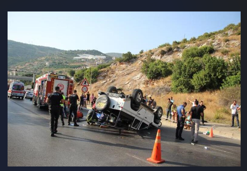 Alanyada safari cipi zincirleme kazada devrildi 1 ölü 10 yaralı