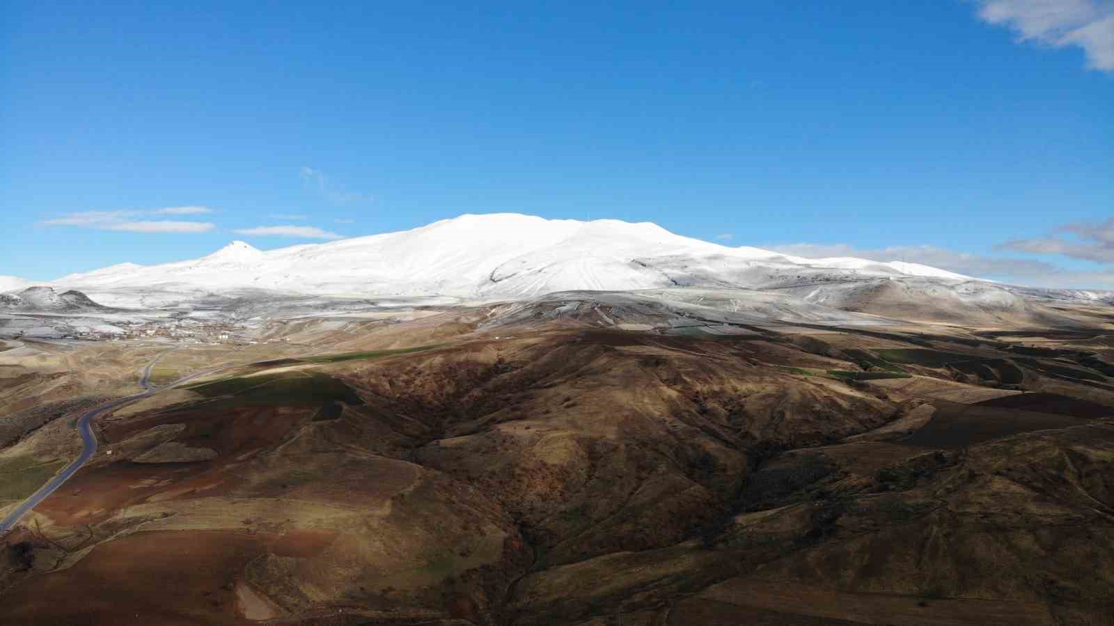 Nemrut Kalderası beyaz gelinliğini giydi