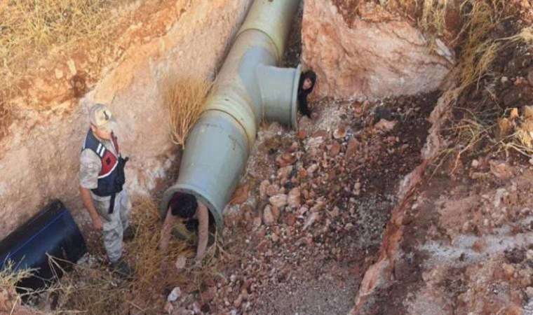 Sulama borusunun içinde 3 kaçak göçmen yakalandı