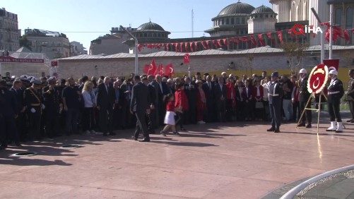 Taksimde 29 Ekim Cumhuriyet Bayramı öncesi tören düzenlendi