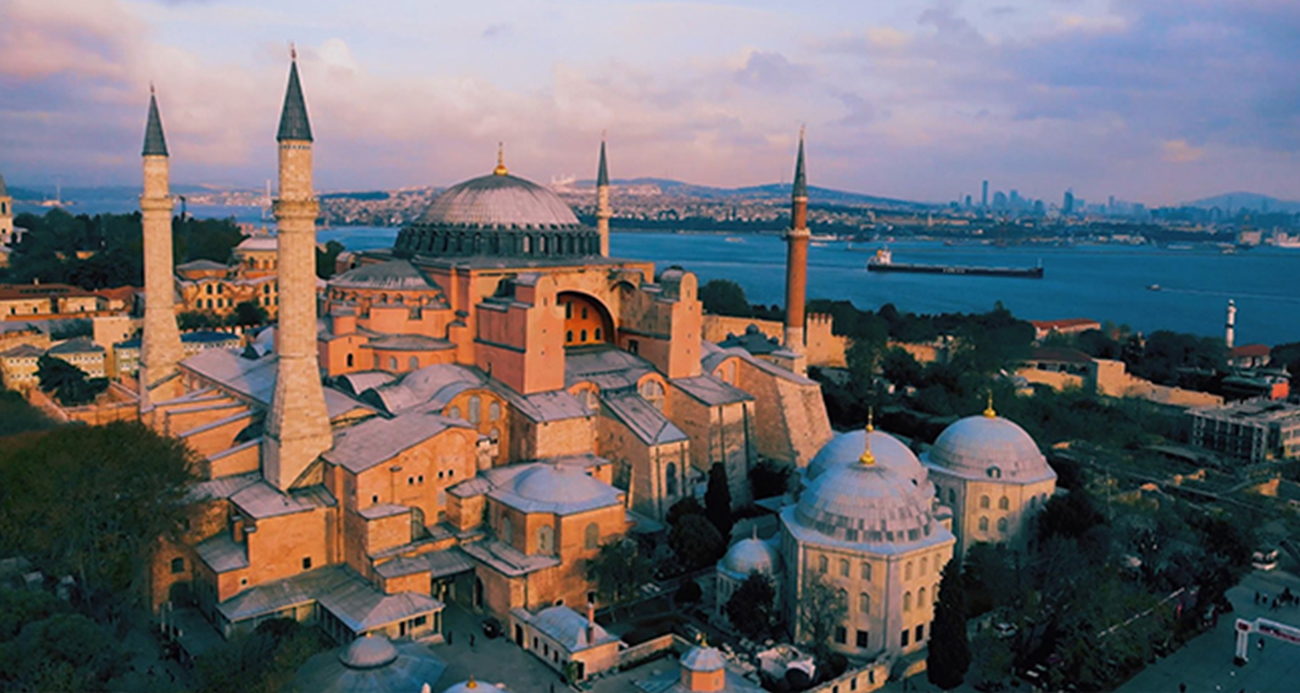 Ayasofya Camii ziyaret etmek isteyen yabancı turistlere ücretli olacak