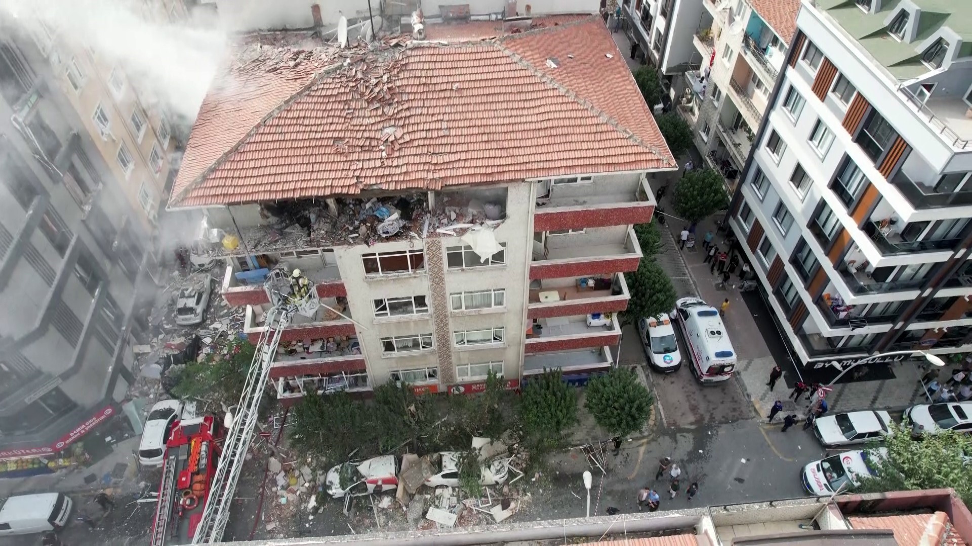 Bahçelievlerdeki doğalgaz patlamasında hayatını kaybedenlerin sayısı 3e yükseldi