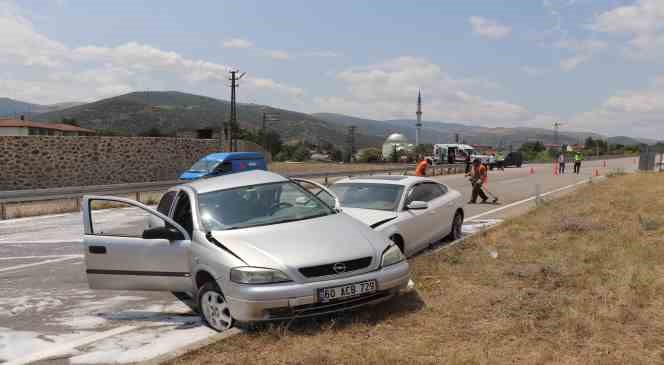 Çarptığı aracı 35 metre sürükledi 1 kişi hayatını kaybetti