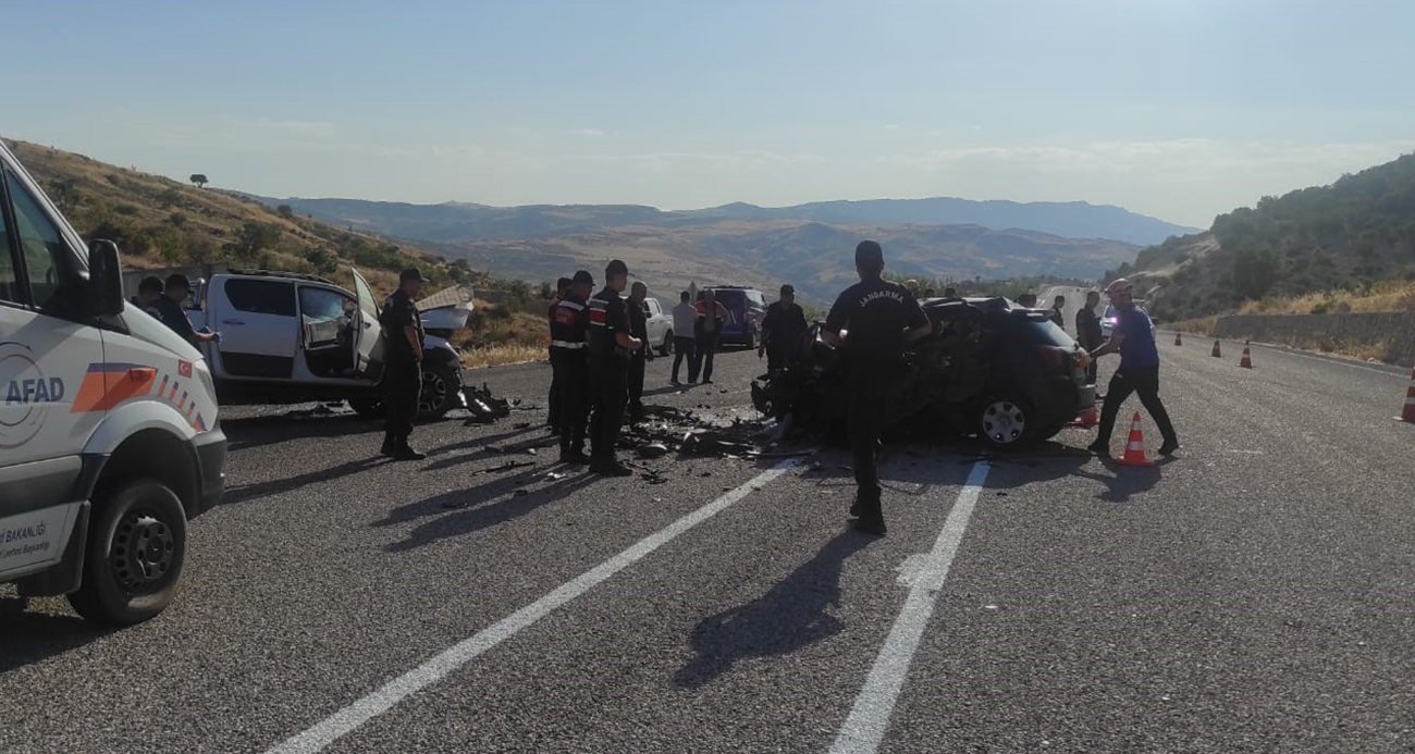 Adıyaman da feci kaza 4 ölü 2 yaralı