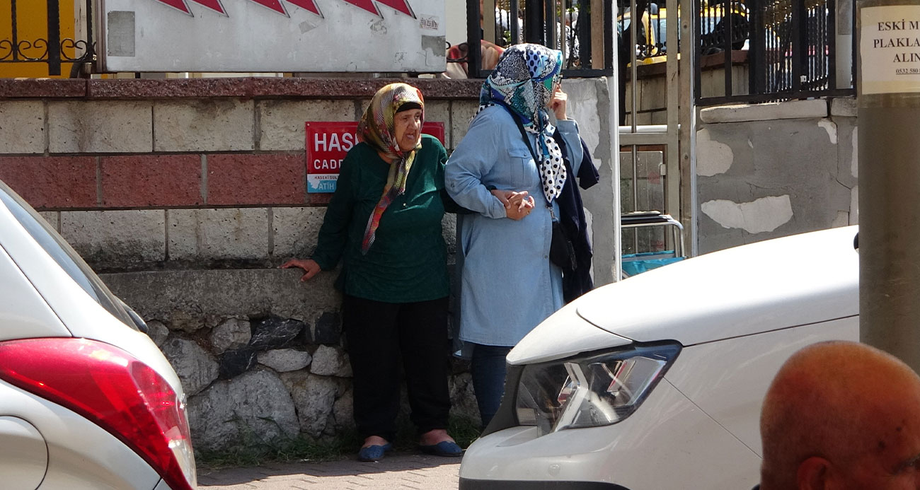 Fatihte değişim saati bahanesiyle müşteri almayan pişkin taksici kamerada