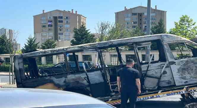 Başakşehir de yolcu minibüsü alev topuna döndü