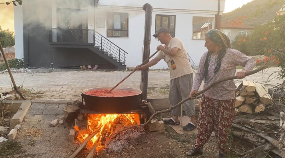 Kadınların 8 saatlik uğraşı sonunda hazırlanıyor